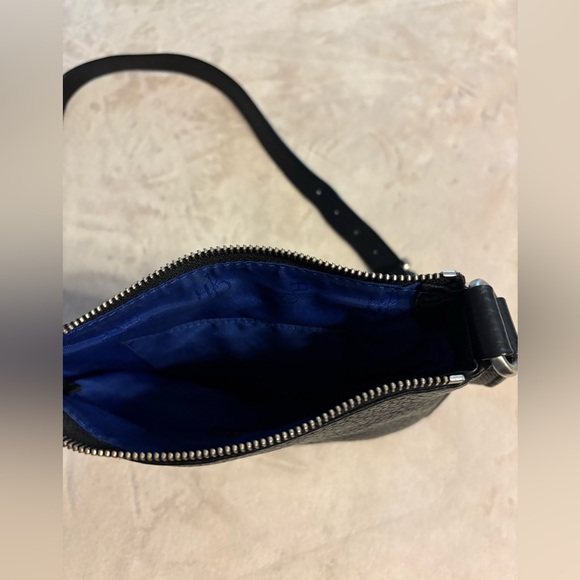 ColeHahn Black Pebbled Leather Crossbody Bag with Dual Zip Front - Picture 4 of 8